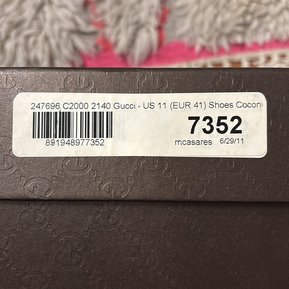 GUCCI - beautiful brown suede heel with gold details - Picture 10 of 11